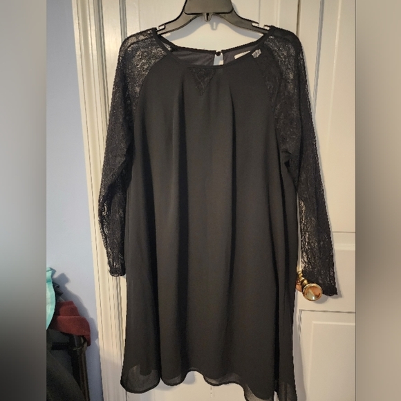 Dresses & Skirts - Elegant Black Chiffon Lace Accebts Black Party Dress. Classic. Flattering. 14